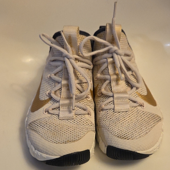 Nike Athletic Shoes in Cream and Gold - Picture 6 of 13